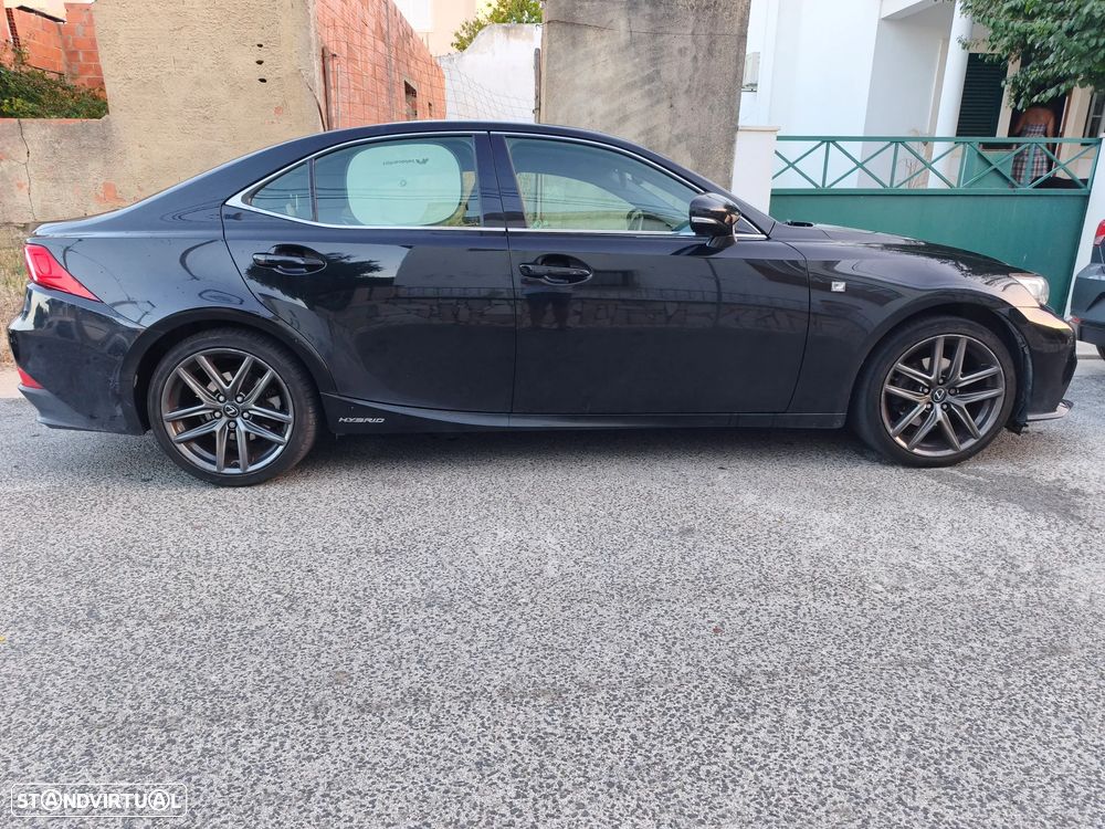 Lexus IS 300H F Sport - 2