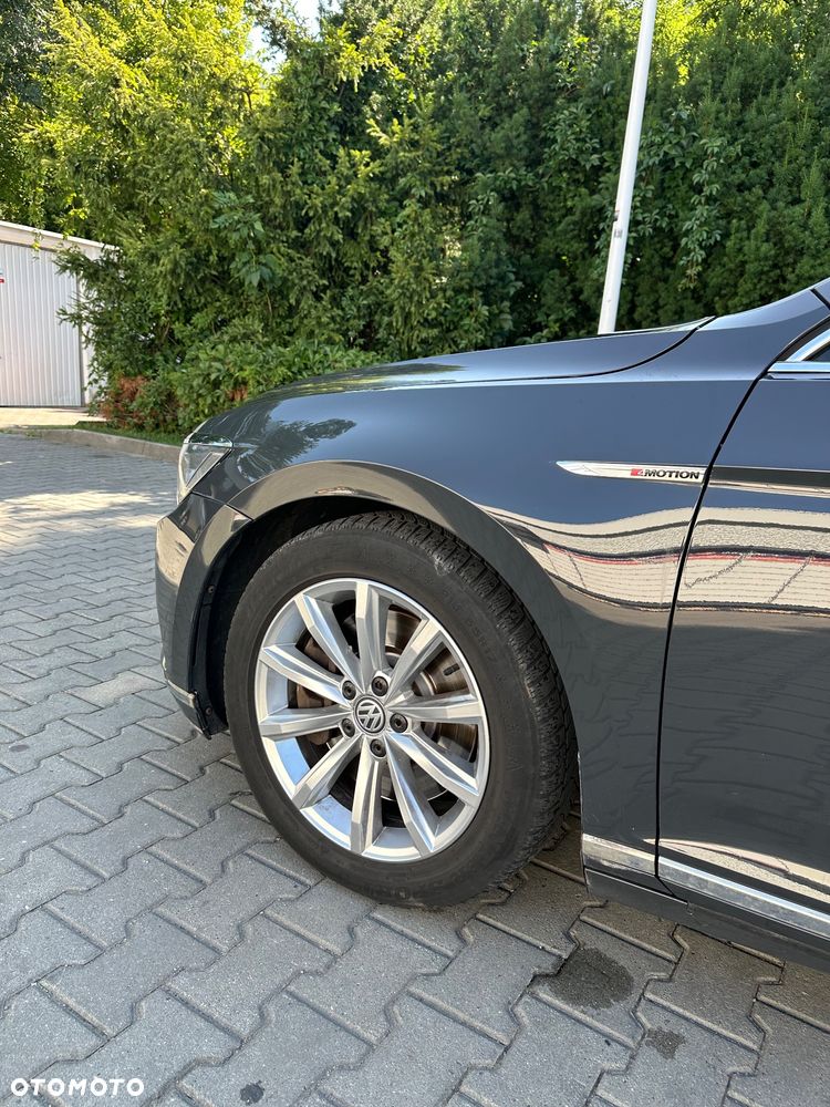 Volkswagen Passat - 2