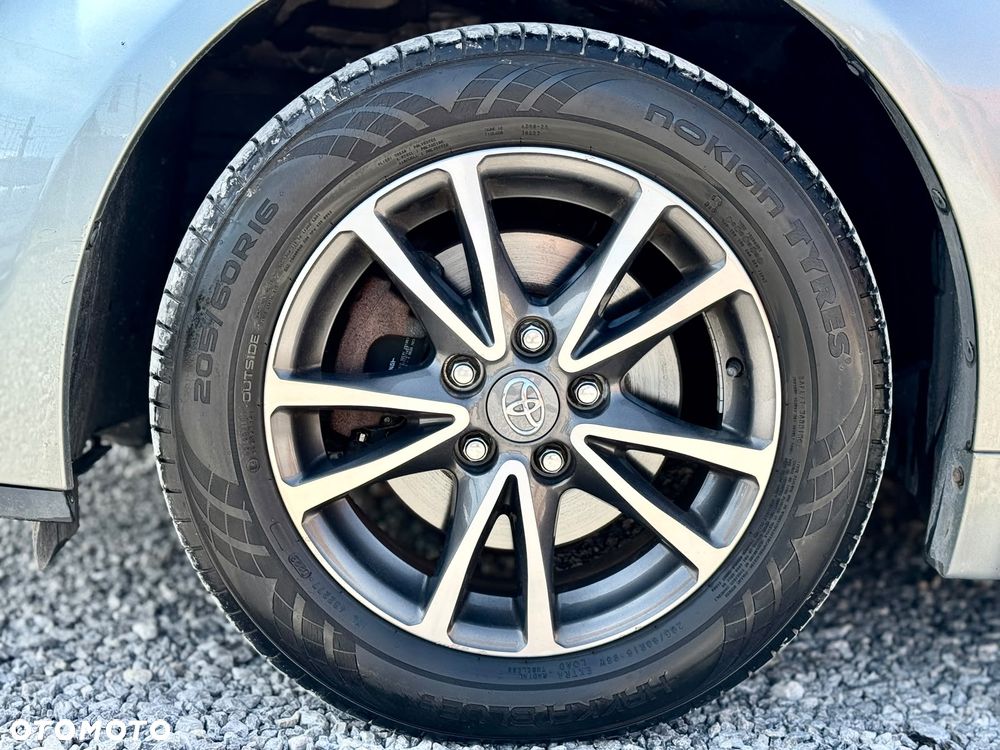 Toyota Avensis 1.8 Sol plus NAVI - 9