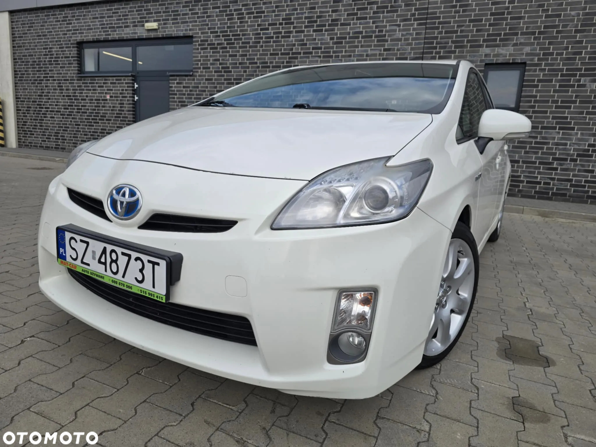 Toyota Prius (Hybrid) Executive - 2