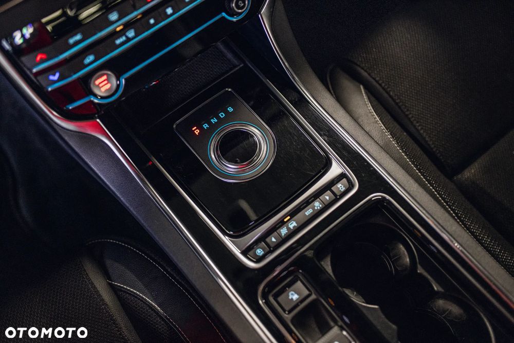 Jaguar XF 2.0 i4D AWD R-Sport - 30
