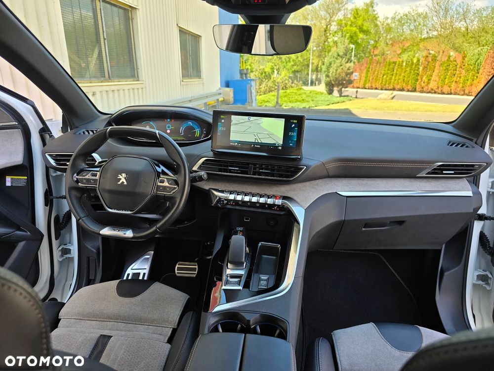 Peugeot 3008 1.6 PureTech HYbrid GT Line S&S EAT8 - 17