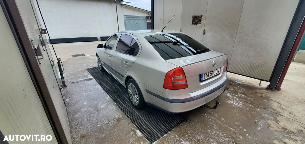 Skoda Octavia 2.0 FSI Laurin & Klement - 6