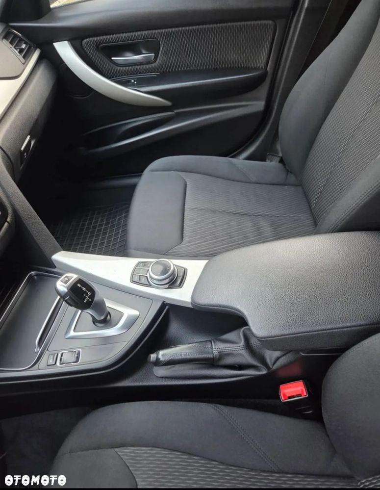 BMW Seria 3 318d Sport Line Shadow - 19