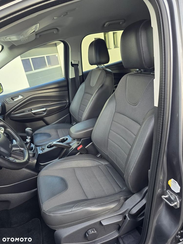 Ford Kuga 2.0 TDCi 2x4 Titanium - 34