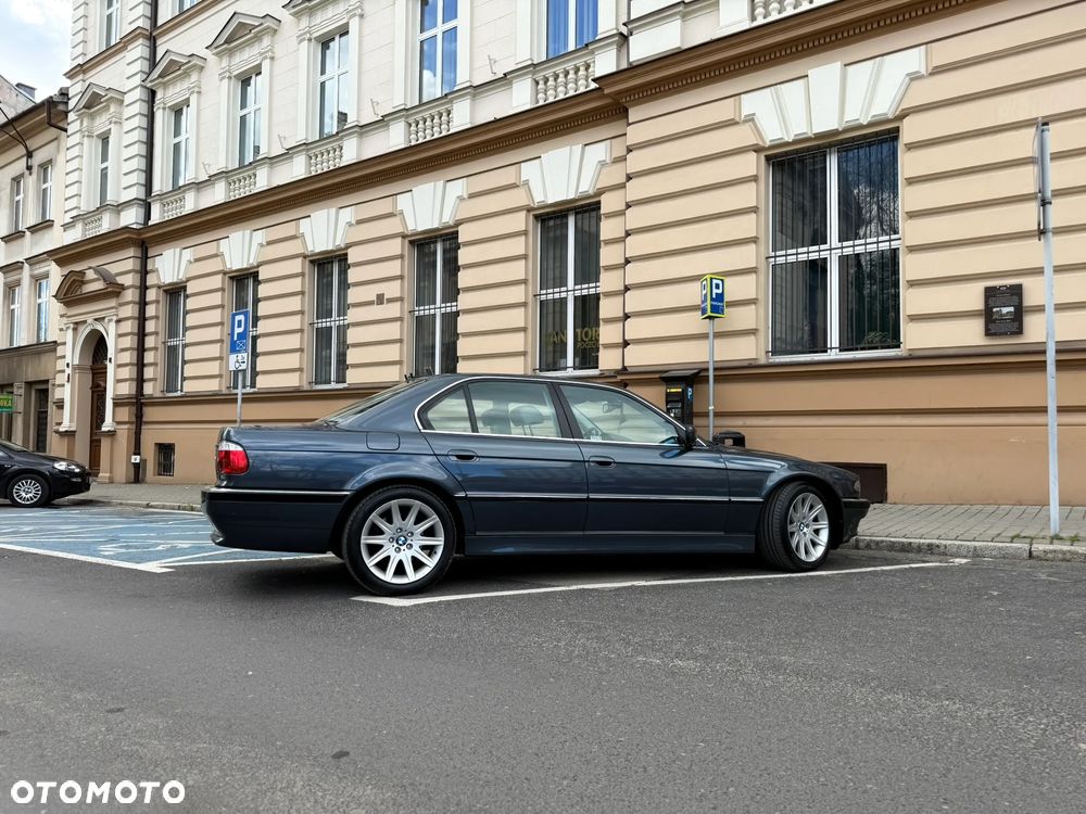 BMW Seria 7 740i - 4
