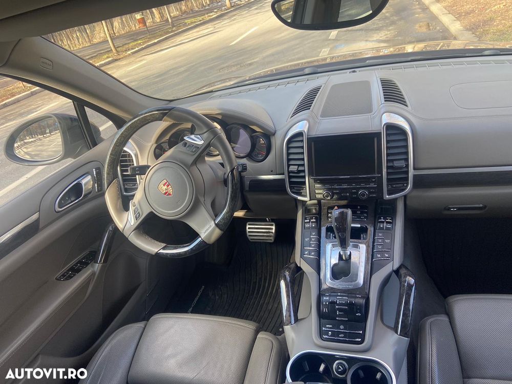 Porsche Cayenne - 16