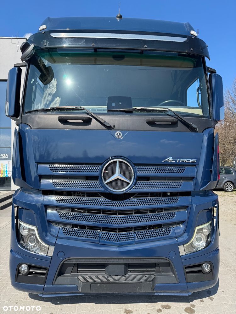 Mercedes-Benz Actros - 3