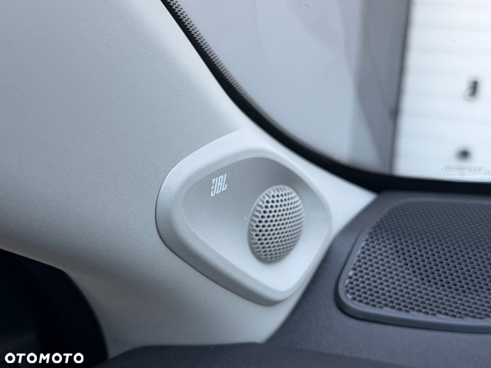 Toyota Yaris Hybrid 100 Selection Platinum - 16