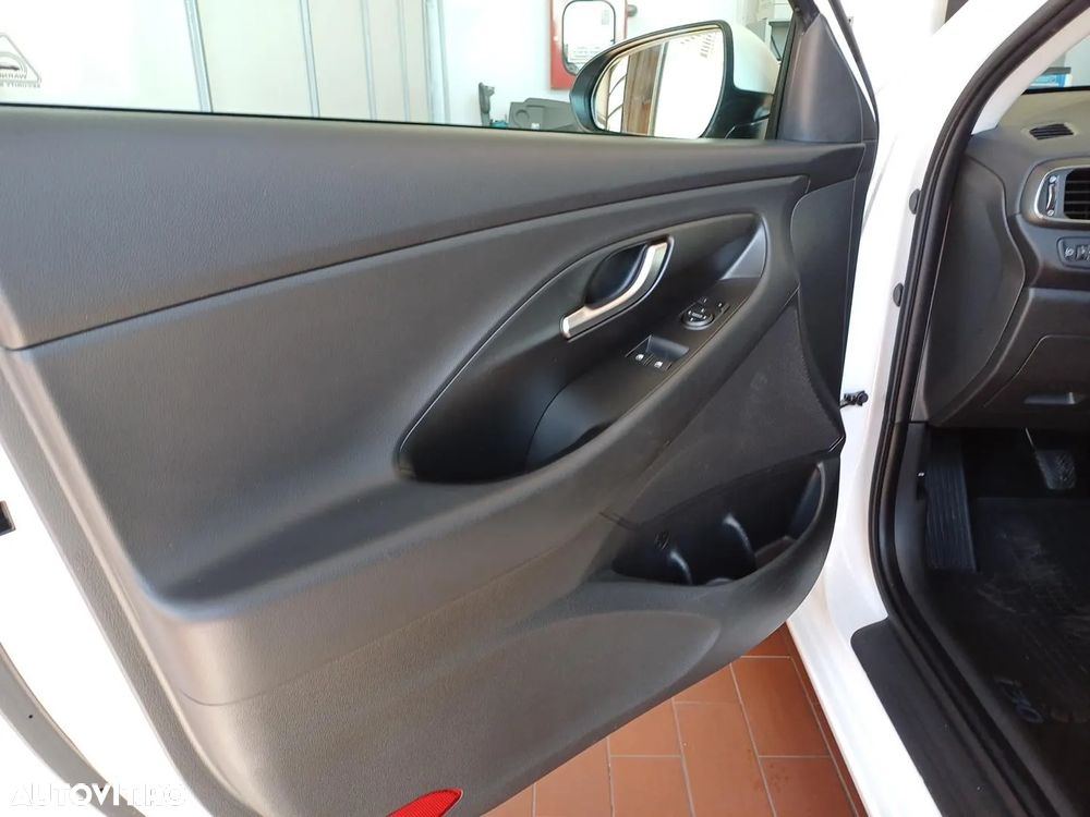 Hyundai i30 1.5 110CP 5DR M/T Comfort - 9