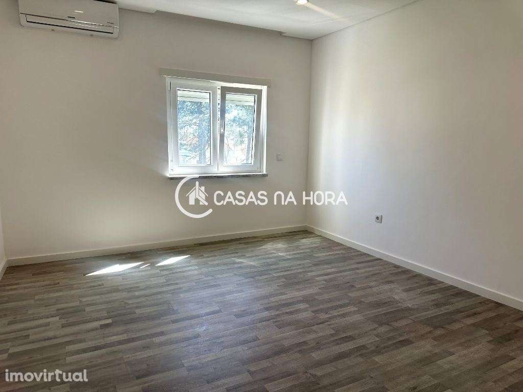 Apartamento T2 na Quinta do Conde junto ao Mercado - Grande imagem: 3/23