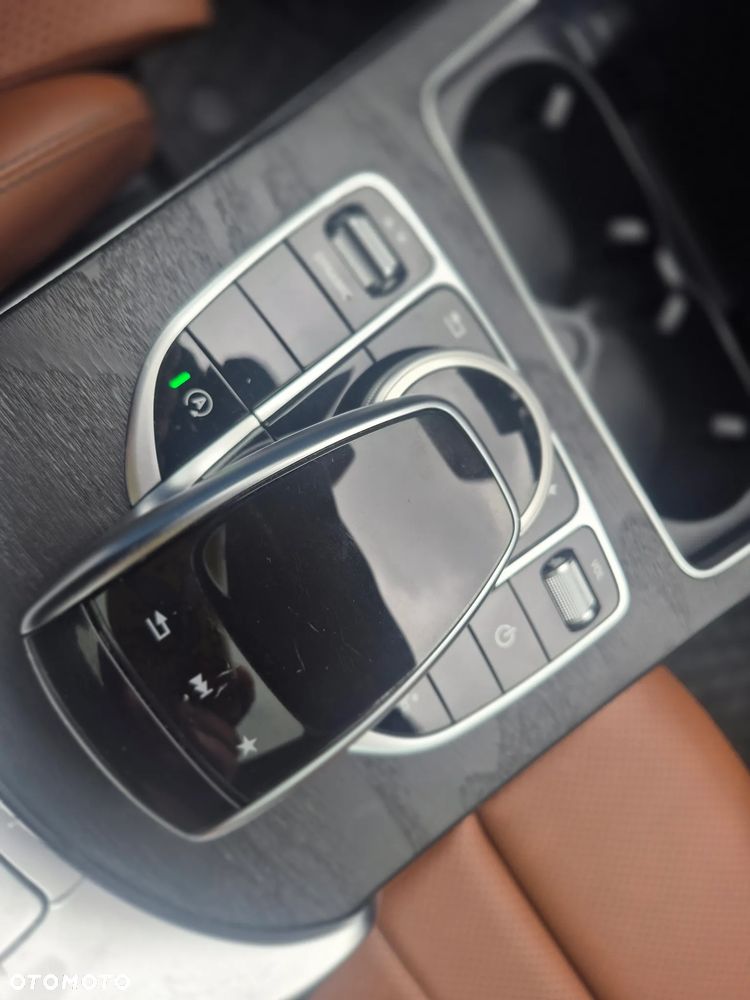 Mercedes-Benz Klasa C 300 9G-TRONIC - 23
