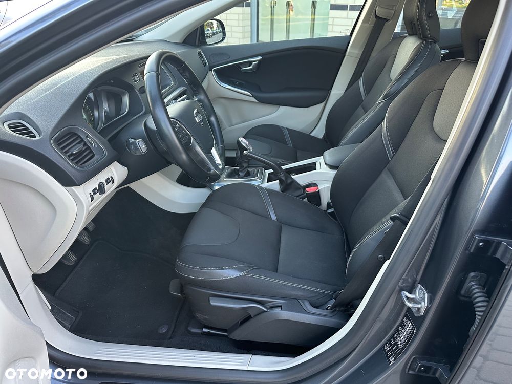 Volvo V40 D2 Momentum - 32