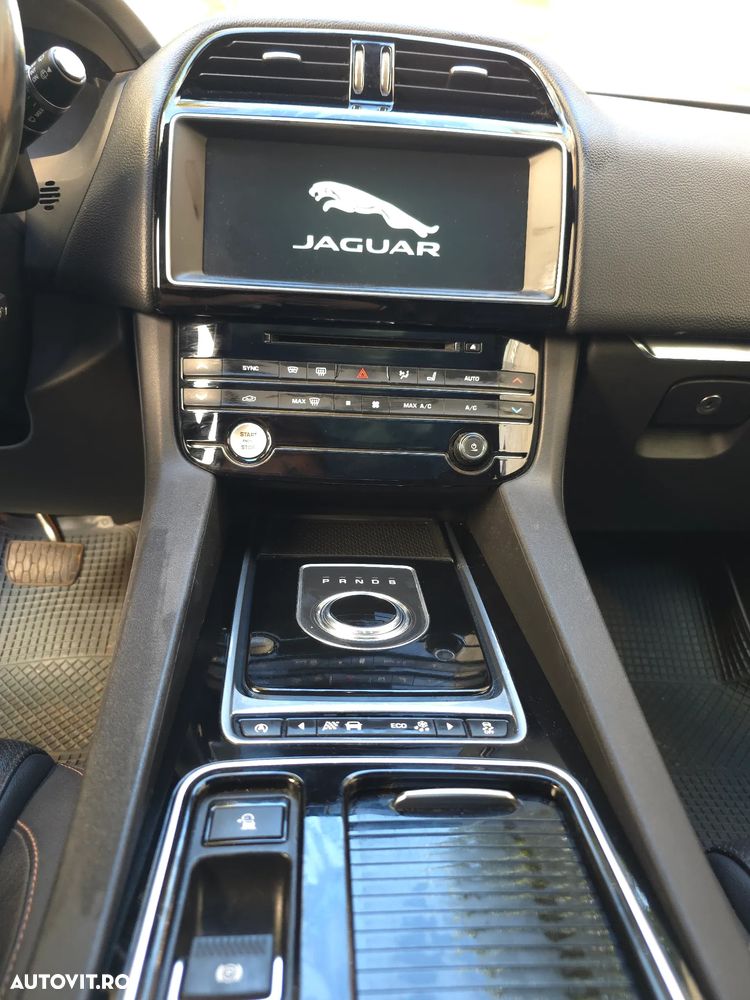 Jaguar F-Pace 20d AWD Prestige - 12