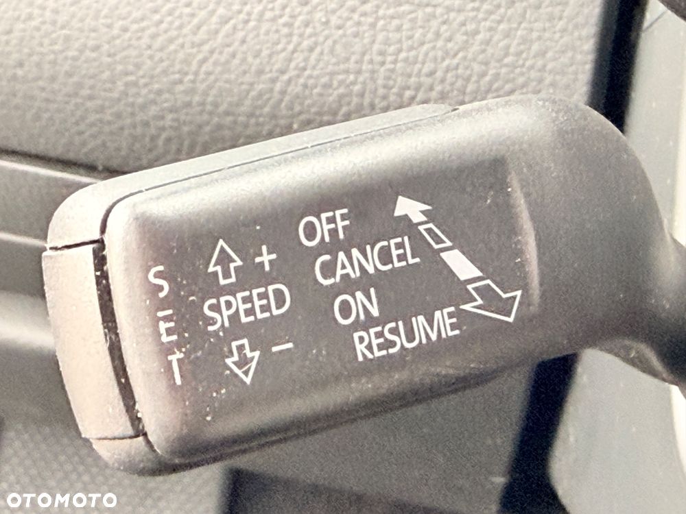 Volkswagen Passat 2.0 TDI BlueMotion Technology R-Line - 28