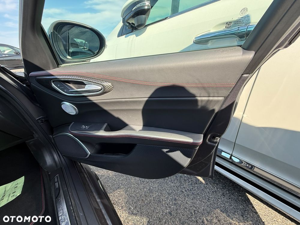 Alfa Romeo Giulia 2.9 V6 Bi-Turbo AT8 Quadrifoglio - 13