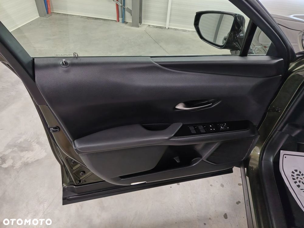 Lexus UX 250h Elegance 2WD - 21