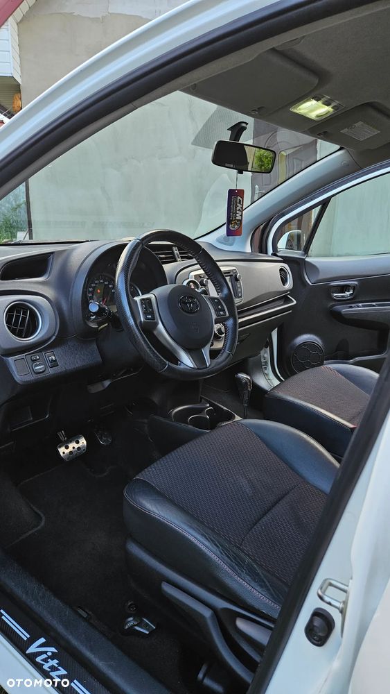 Toyota Yaris - 10