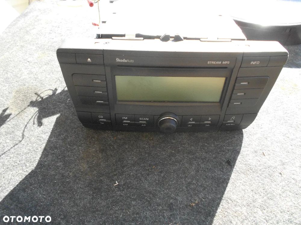 SKODA OCTAVIA II RADIO CD MP3 1Z0035161C