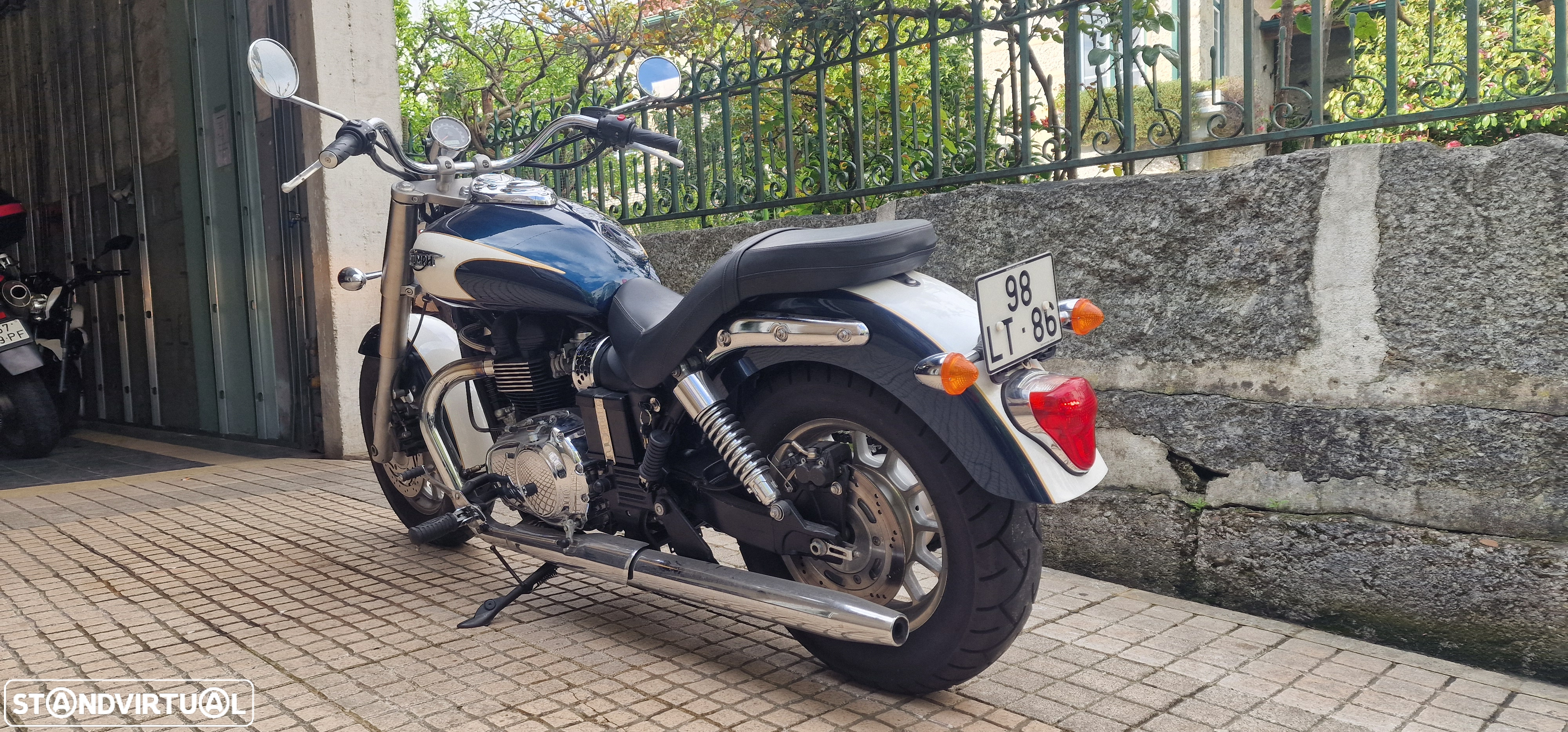 Triumph Bonneville America - 4