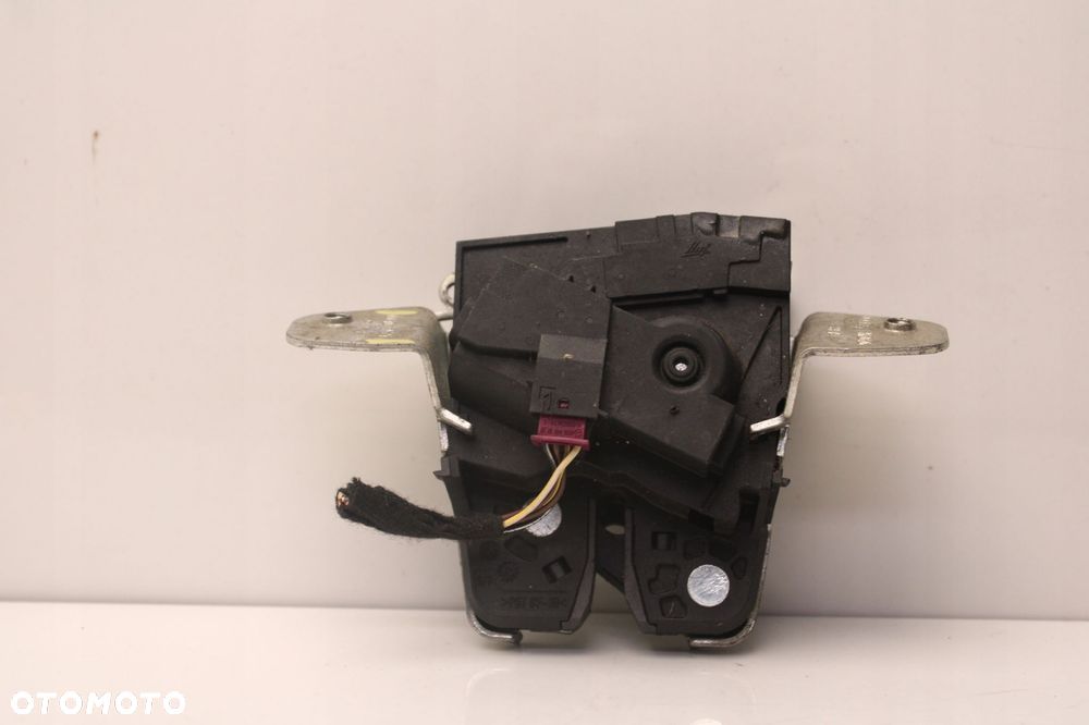 mercedes w204 lift kombi 11r- zamek klapy bagażnika tył tylny a2047401300 - 4