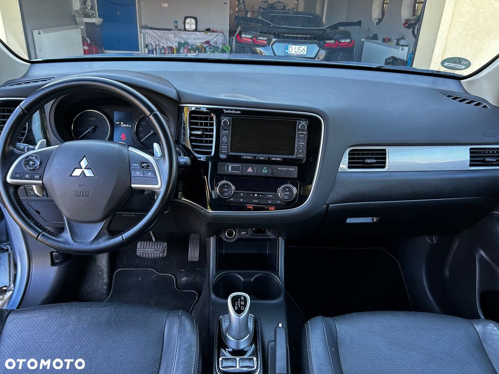 Mitsubishi Outlander 2.0 4WD Top - 7