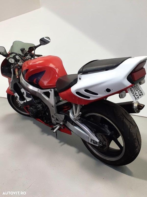 Honda CBR 900RR Fireblade - 7