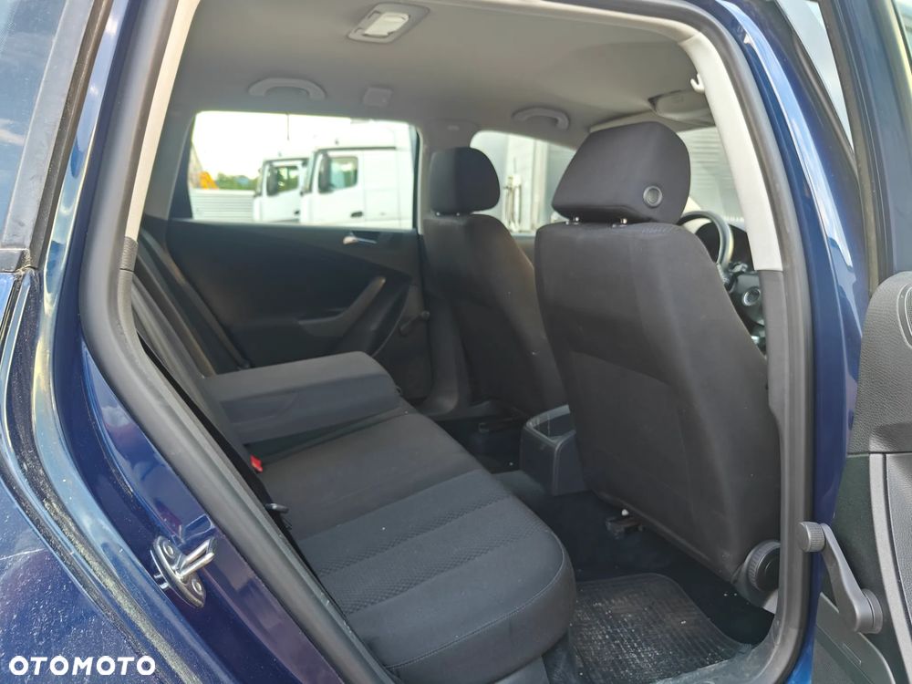Volkswagen Passat 1.6 FSI Comfortline - 7