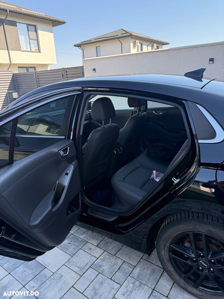 Hyundai IONIQ 1.6 GDI Premium - 8