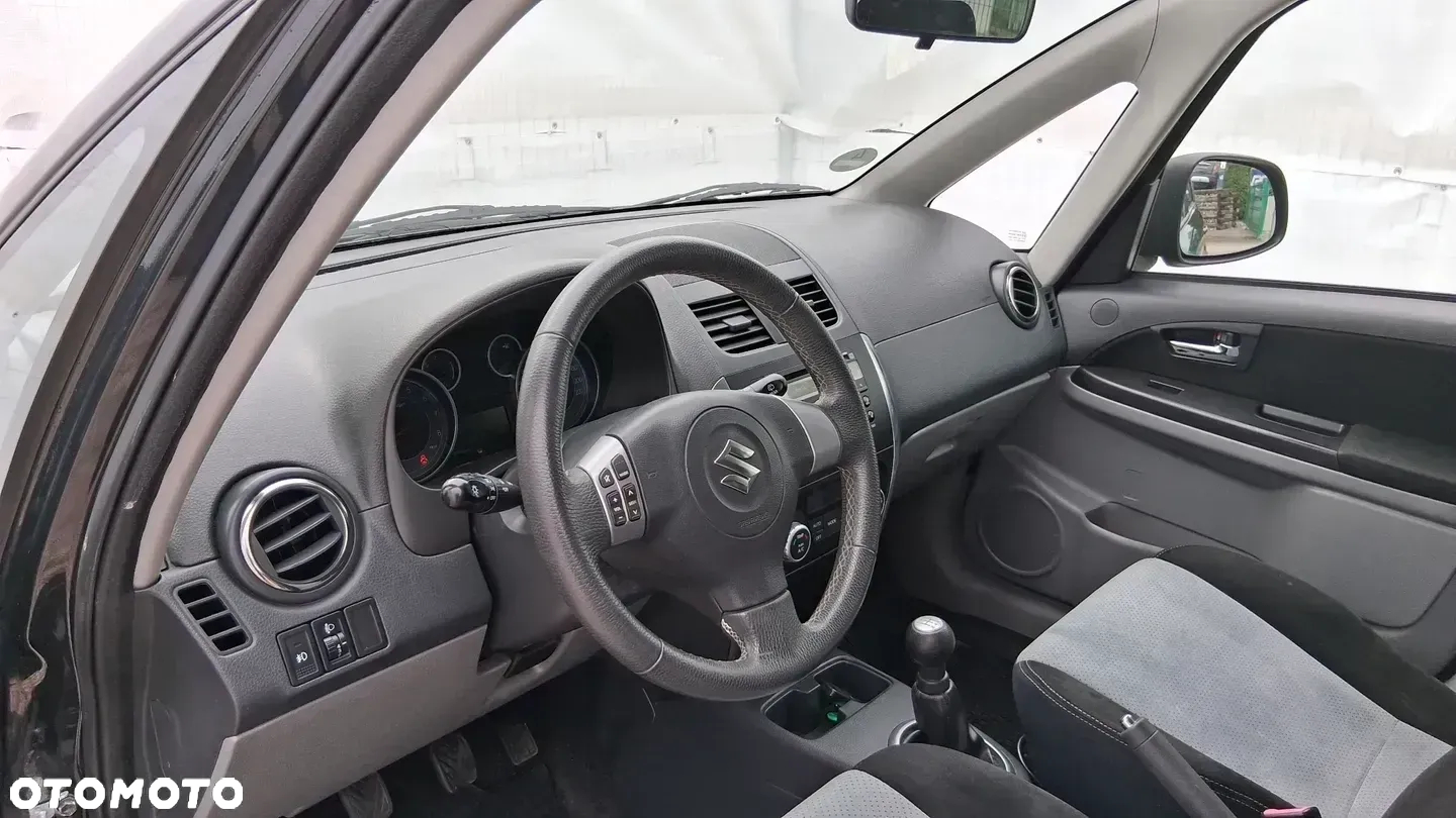 Suzuki SX4 1.6 Comfort Plus - 9