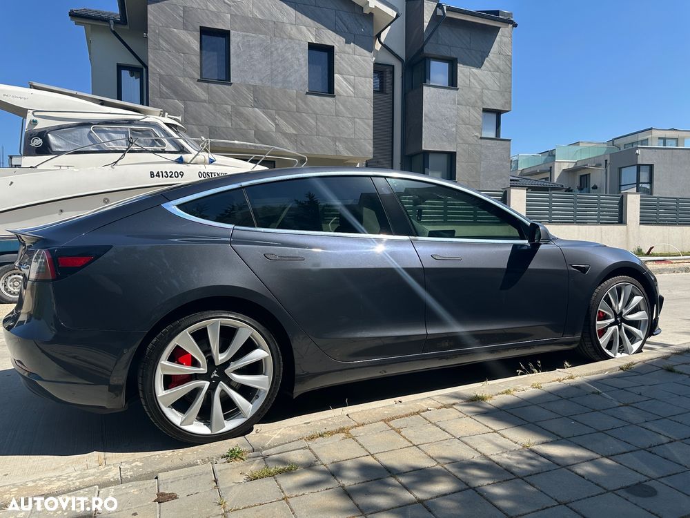 Tesla Model 3 - 9
