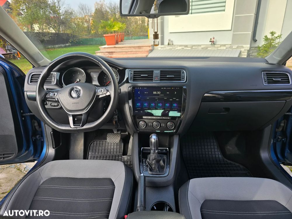 Volkswagen Jetta 2.0 TDI DSG Highline - 4