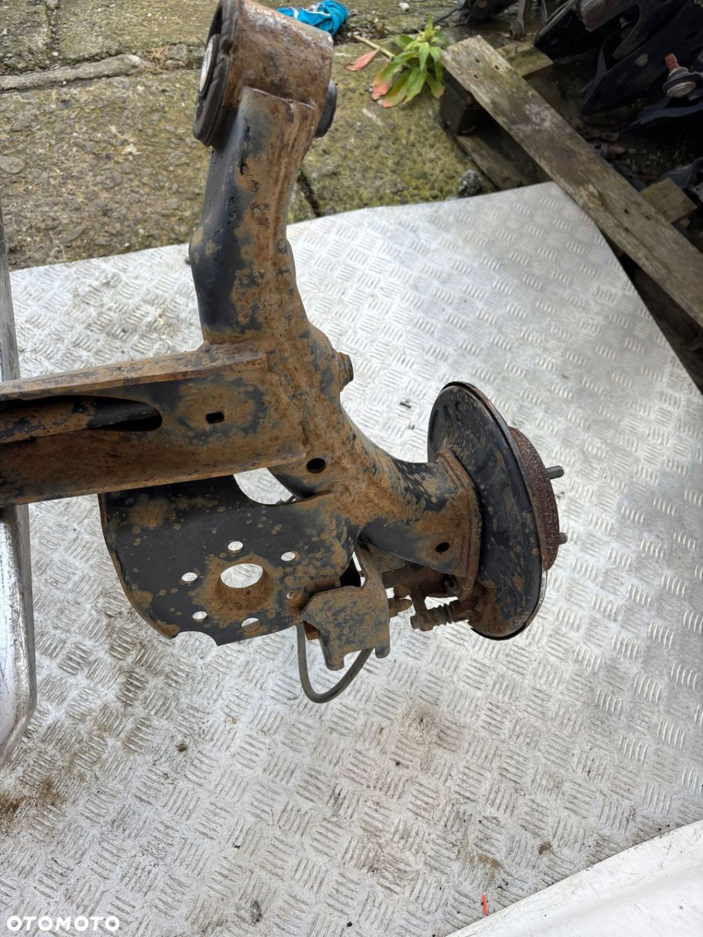 OŚ BELKA TYLNA HYUNDAI I10 II 13- - 6