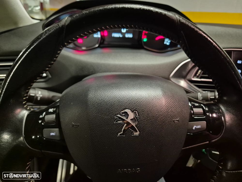 Peugeot 308 1.6 BlueHDi Style J17 - 27