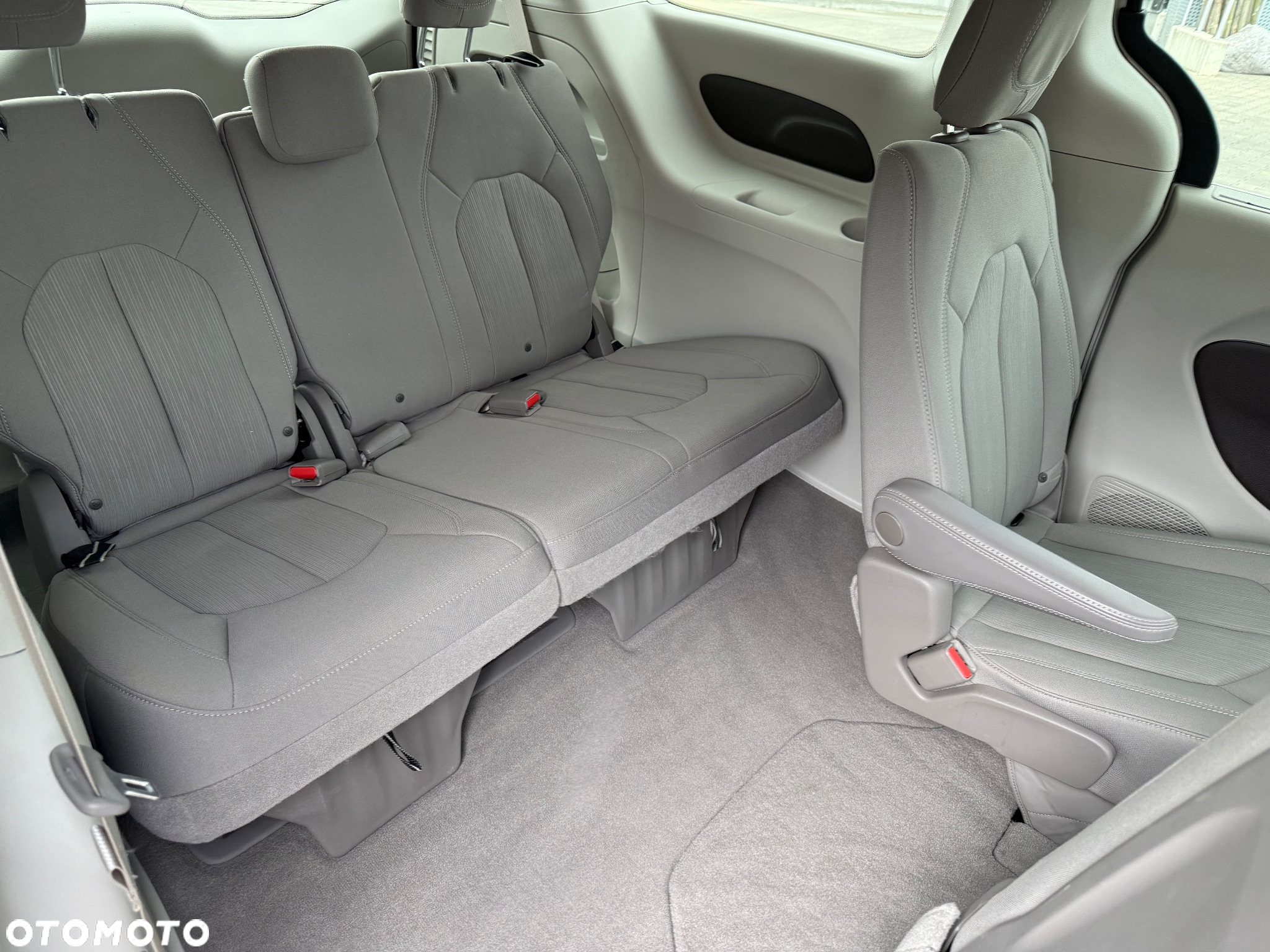 Chrysler Pacifica - 25