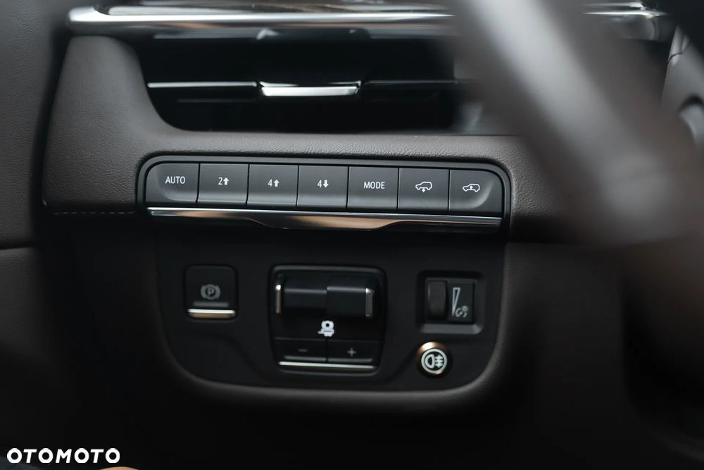 Cadillac Escalade - 16