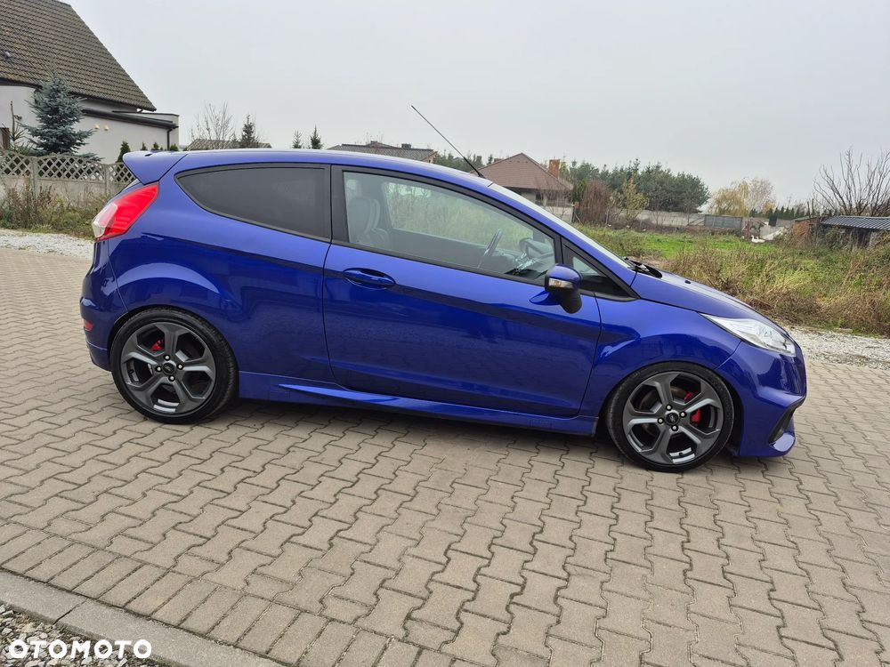 Ford Fiesta 1.6 EcoBoost ST - 22