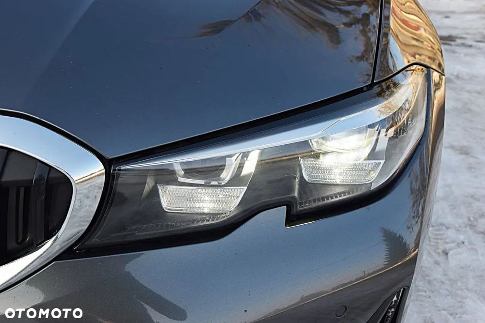 BMW Seria 3 318d Sport Line - 25