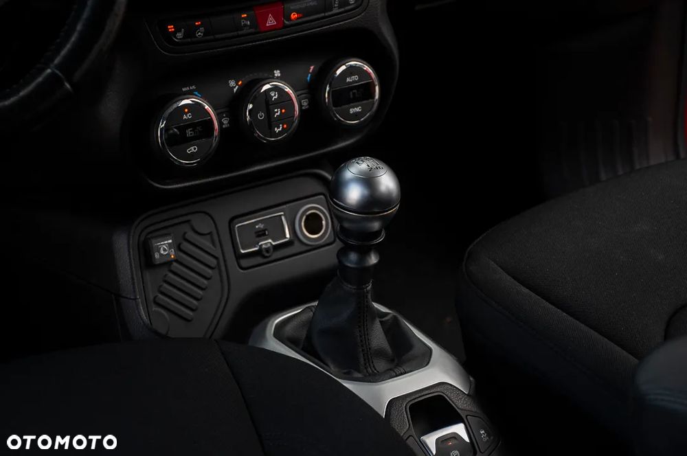 Jeep Renegade 1.4 MultiAir Limited - 38