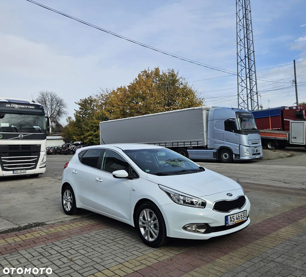 Kia Ceed - 8