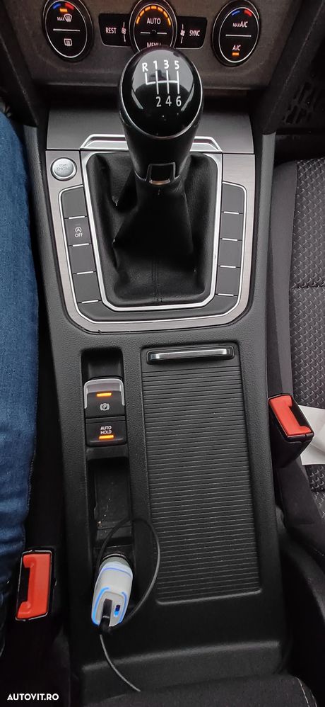 Volkswagen Passat 2.0 TDI SCR Highline - 14