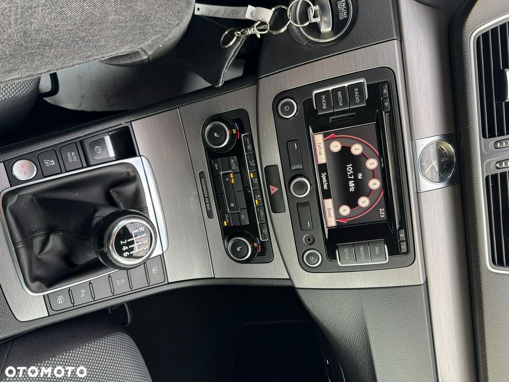 Volkswagen Passat - 33