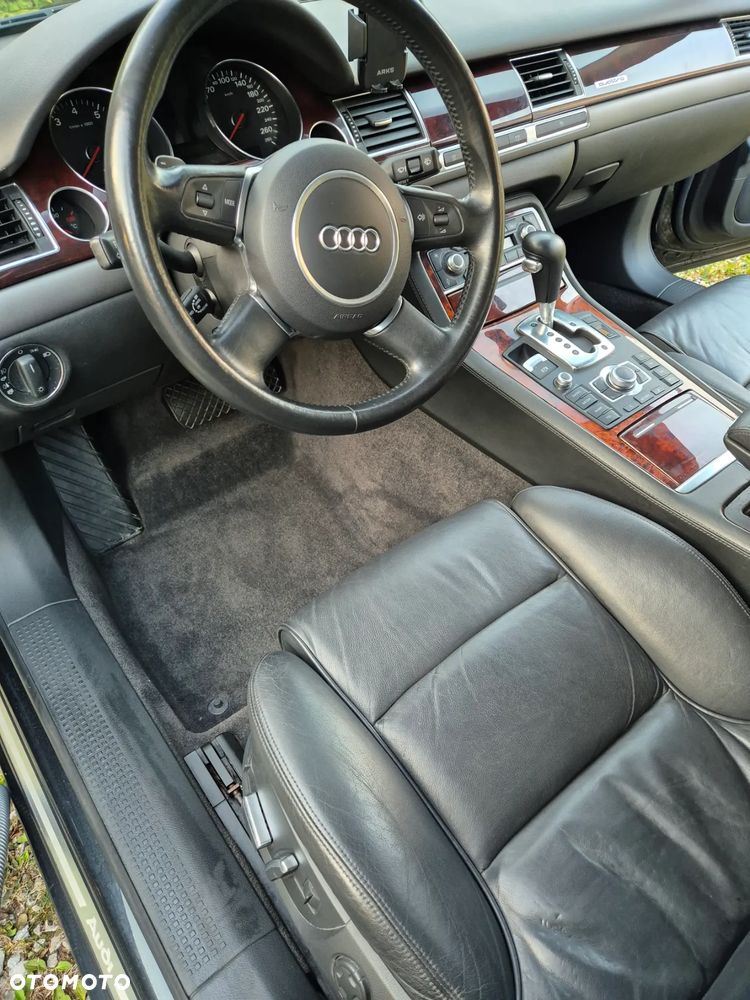 Audi A8 4.2 Quattro - 12