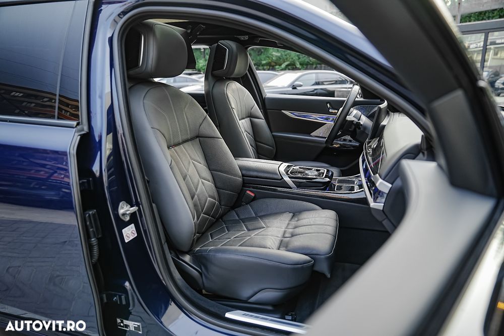 BMW i7 M70 xDrive - 14