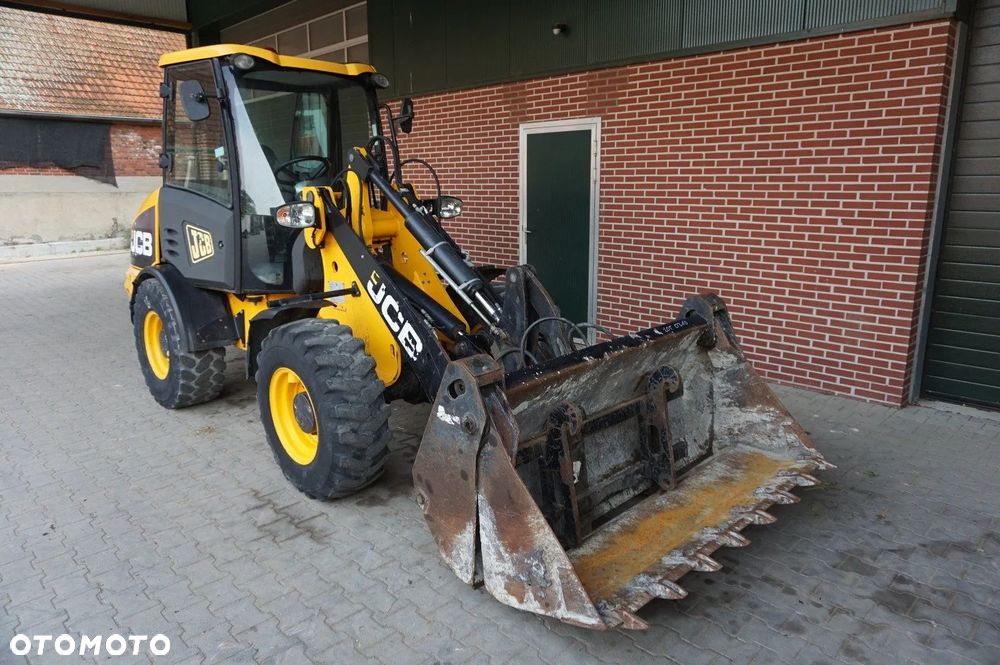 JCB 406 , ROK 2012 / 20 km/h  Łopata 4-1 i widły do ​​palet - 2
