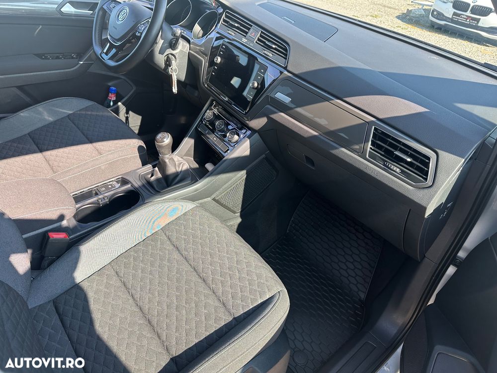 Volkswagen Touran - 9