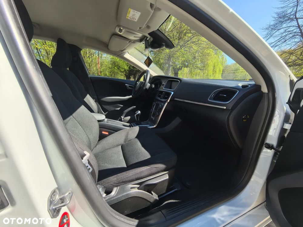 Volvo V40 D2 - 25
