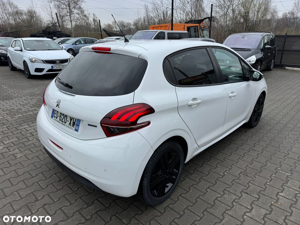Peugeot 208 1.2 PureTech Style - 8