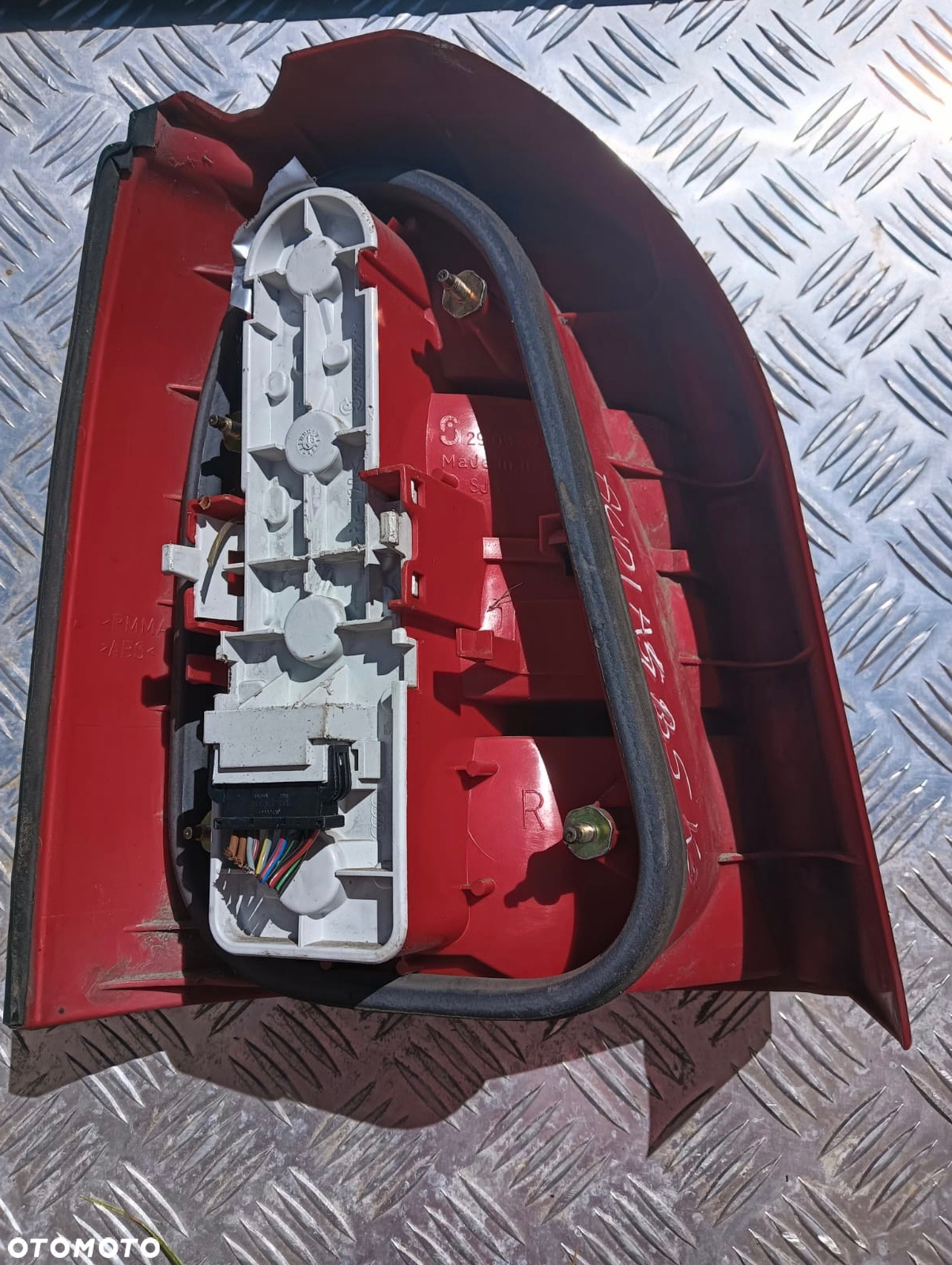lampa lewy i prawy tył Audi A4 B5 KOMBI - 2