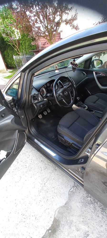 Opel Astra 1.6 T Cosmo - 8